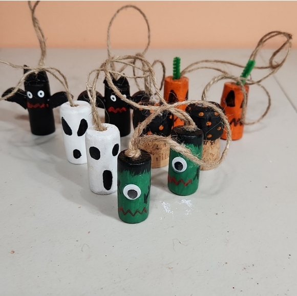 MONSTER MASH Hand Crafted Halloween Cork Creatures 10pk - Picture 4 of 4
